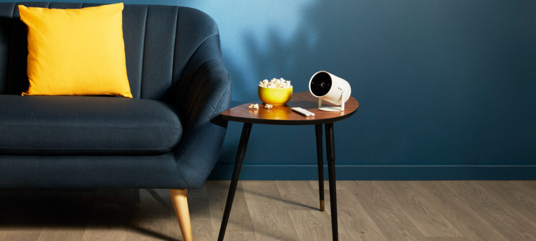 Samsung Le style libre Vidéoprojecteur sur une table dans le salon
