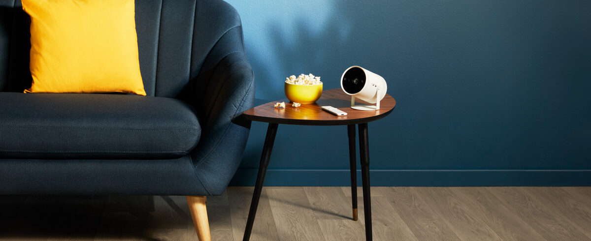 Samsung Le style libre Vidéoprojecteur sur une table dans le salon